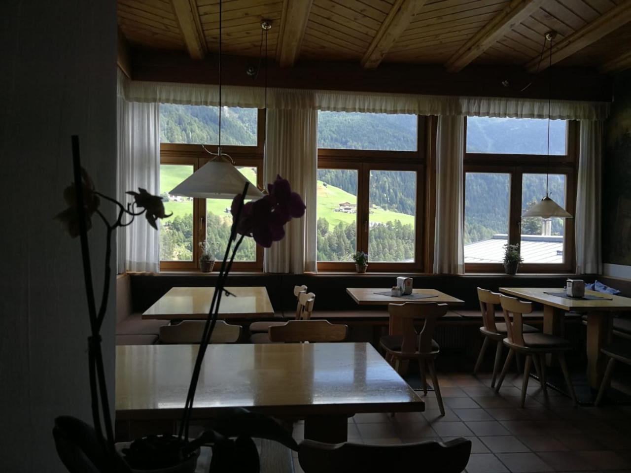 Gasthaus Weisskugel Ξενοδοχείο Malles Venosta Εξωτερικό φωτογραφία
