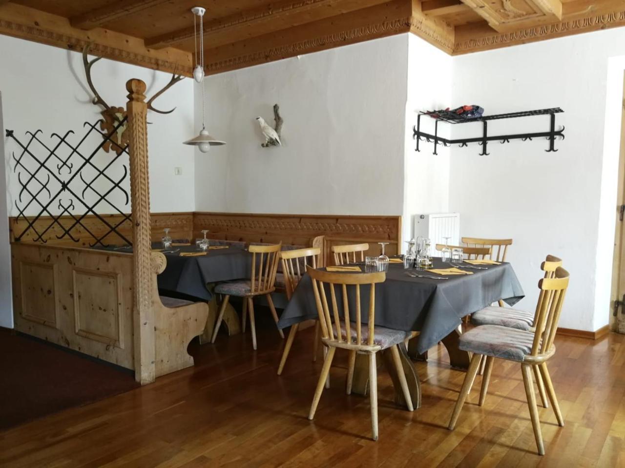 Gasthaus Weisskugel Ξενοδοχείο Malles Venosta Εξωτερικό φωτογραφία