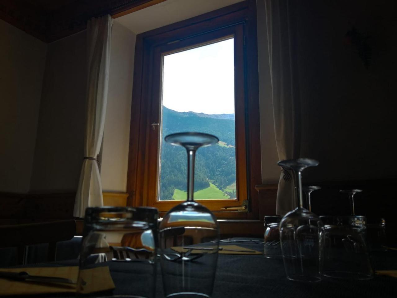 Gasthaus Weisskugel Ξενοδοχείο Malles Venosta Εξωτερικό φωτογραφία