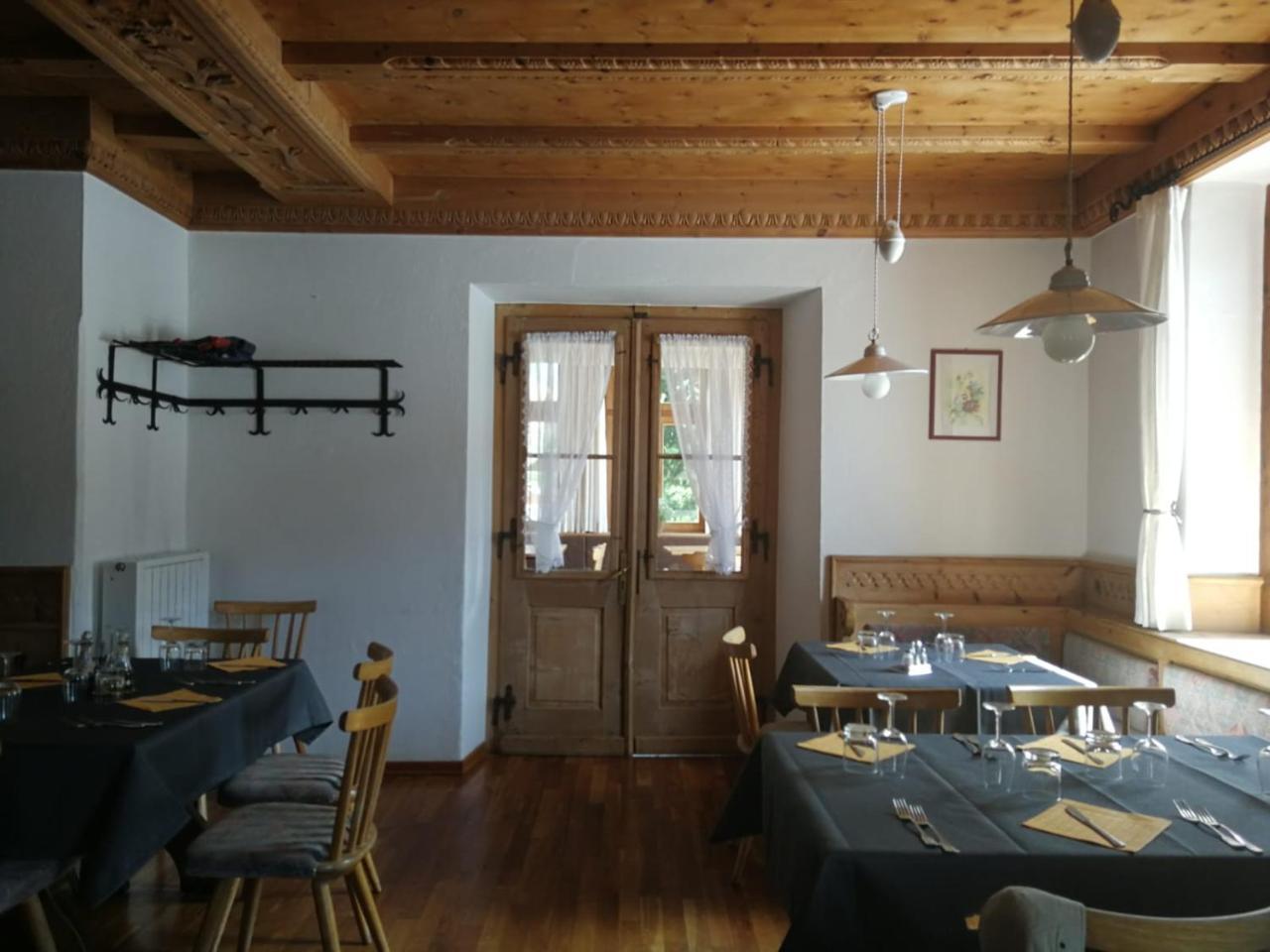 Gasthaus Weisskugel Ξενοδοχείο Malles Venosta Εξωτερικό φωτογραφία