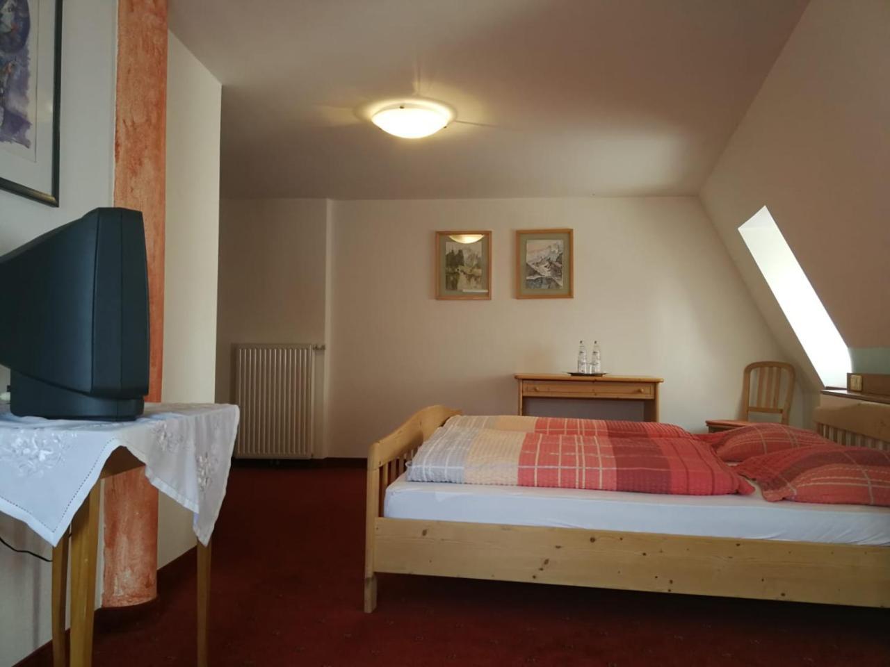Gasthaus Weisskugel Ξενοδοχείο Malles Venosta Εξωτερικό φωτογραφία
