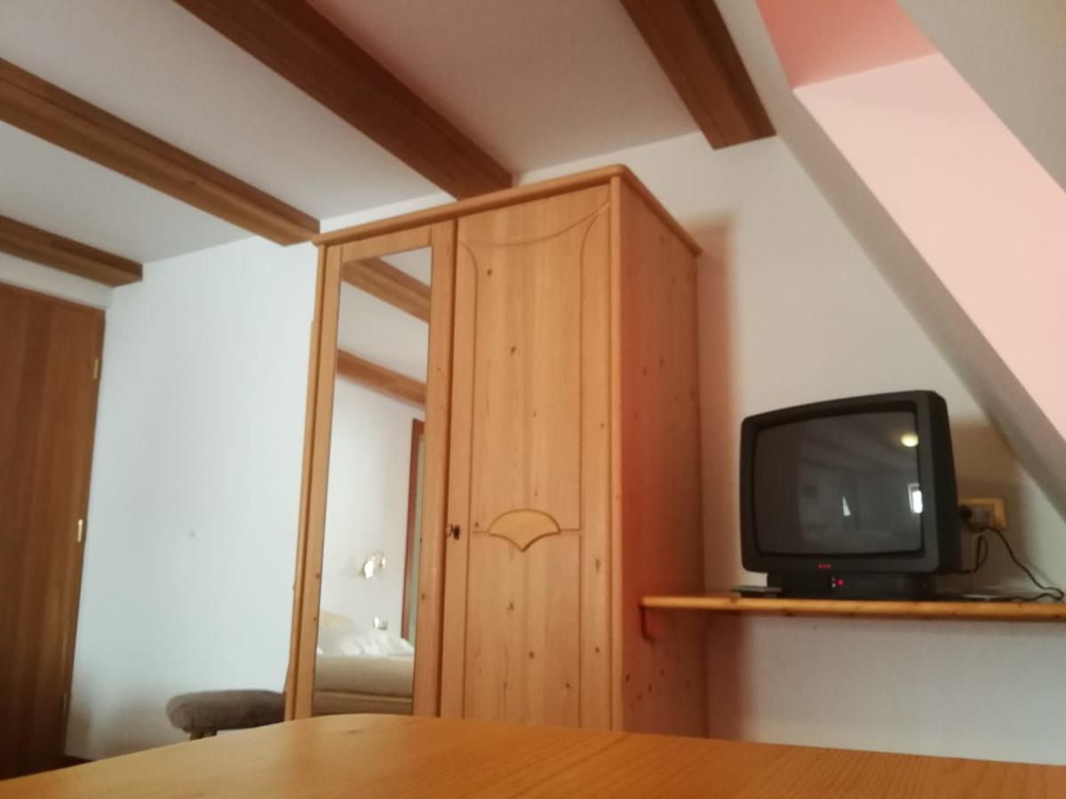 Gasthaus Weisskugel Ξενοδοχείο Malles Venosta Εξωτερικό φωτογραφία