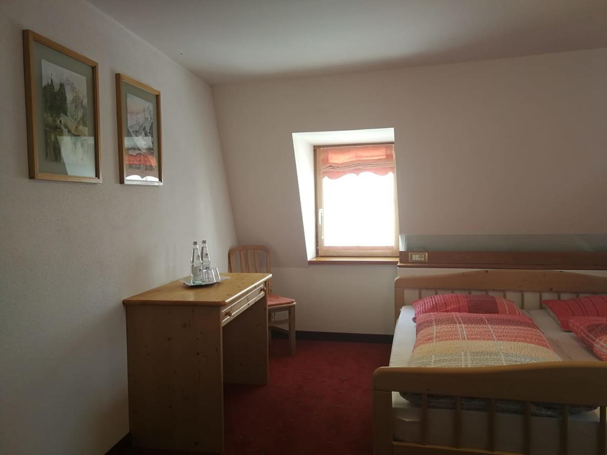 Gasthaus Weisskugel Ξενοδοχείο Malles Venosta Εξωτερικό φωτογραφία