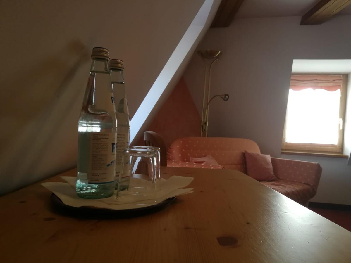 Gasthaus Weisskugel Ξενοδοχείο Malles Venosta Εξωτερικό φωτογραφία