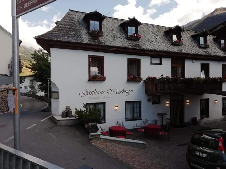 Gasthaus Weisskugel Ξενοδοχείο Malles Venosta Εξωτερικό φωτογραφία